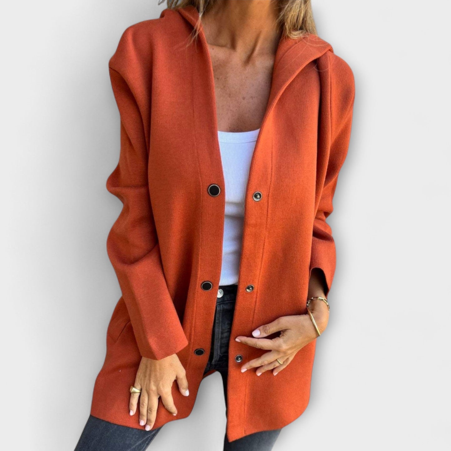 Veste à capuche moderne pour femme avec boutons