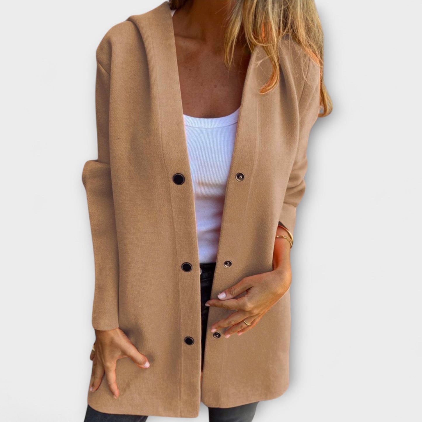 Veste à capuche moderne pour femme avec boutons