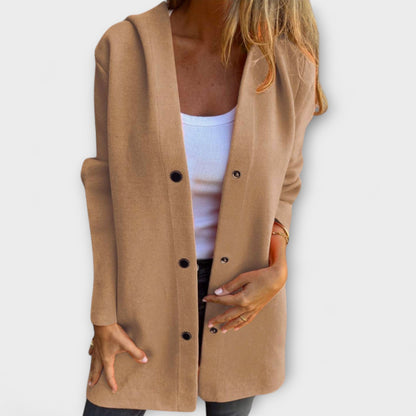 Veste à capuche moderne pour femme avec boutons