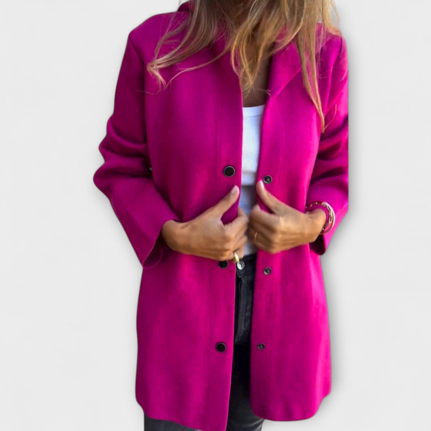 Veste à capuche moderne pour femme avec boutons