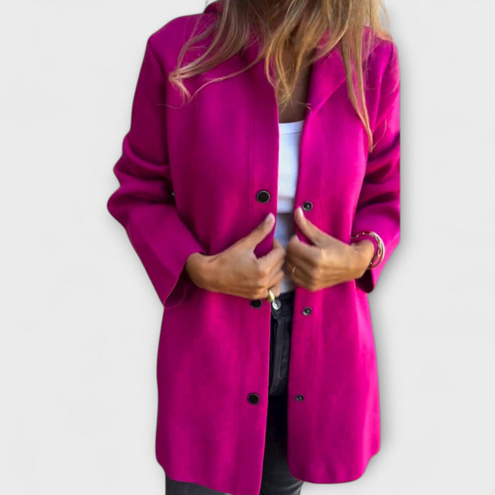 Veste à capuche moderne pour femme avec boutons