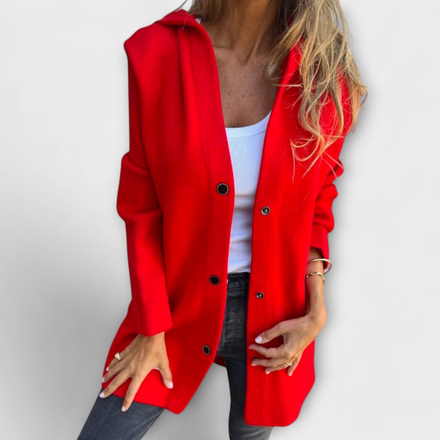 Veste à capuche moderne pour femme avec boutons