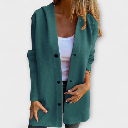 Veste à capuche moderne pour femme avec boutons