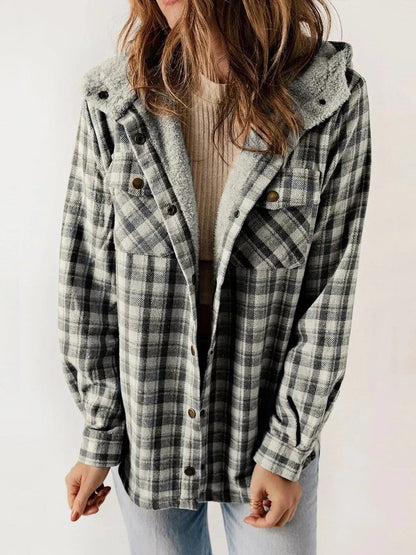 Doudoune femme, capuche, moderne, boutons