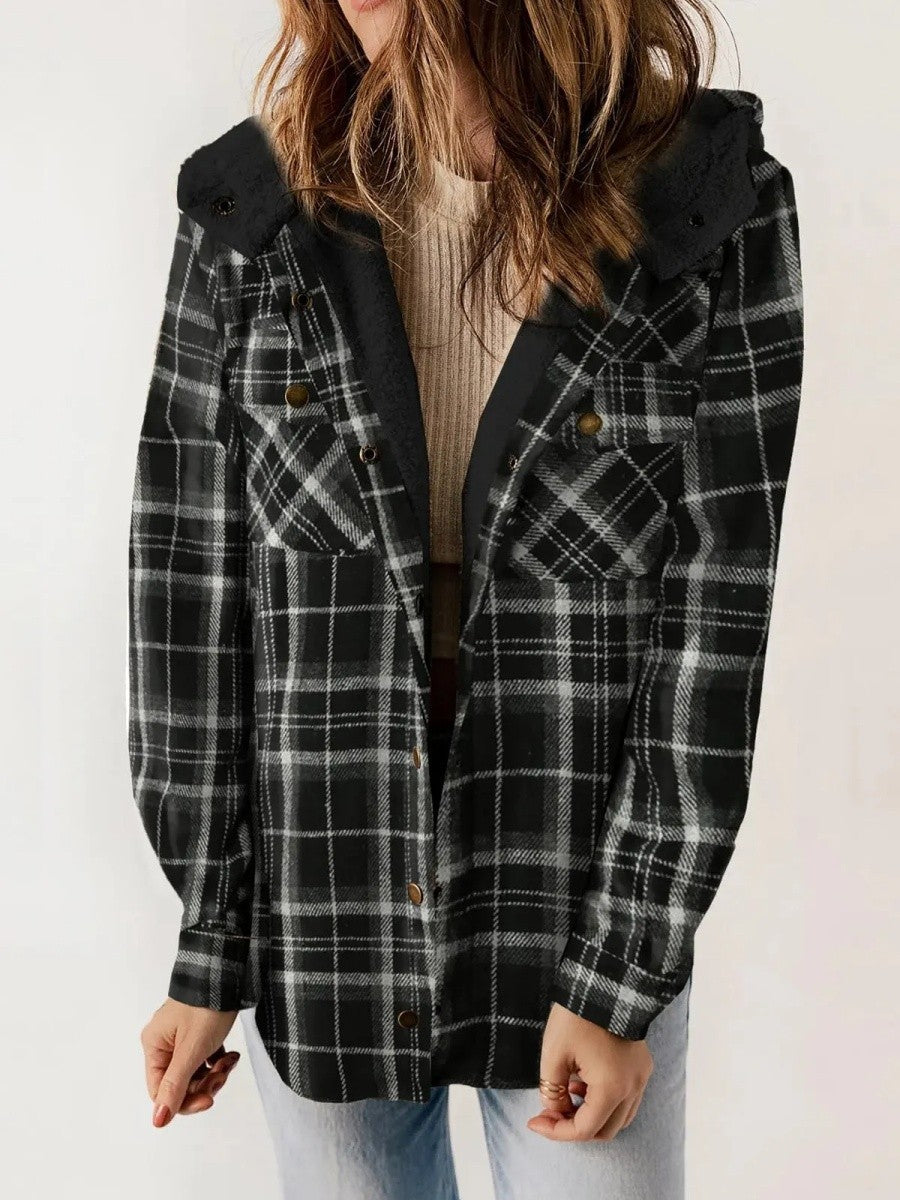 Doudoune femme, capuche, moderne, boutons