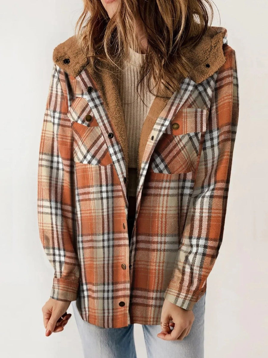 Doudoune femme, capuche, moderne, boutons