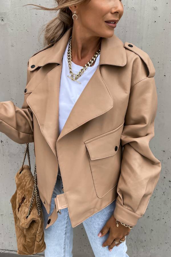 Blouson court style motard en cuir avec poches à revers