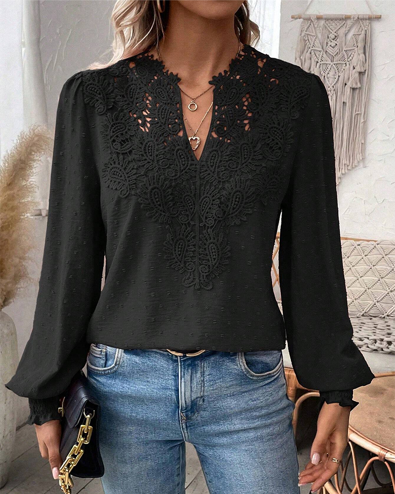 Robe élégante col V dentelle design
