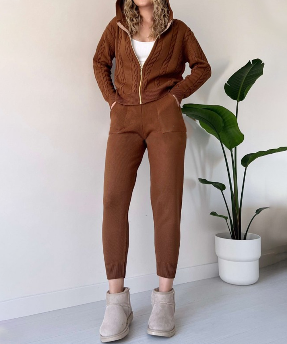 Ensemble deux pièces tendance : cardigan et pull en maille