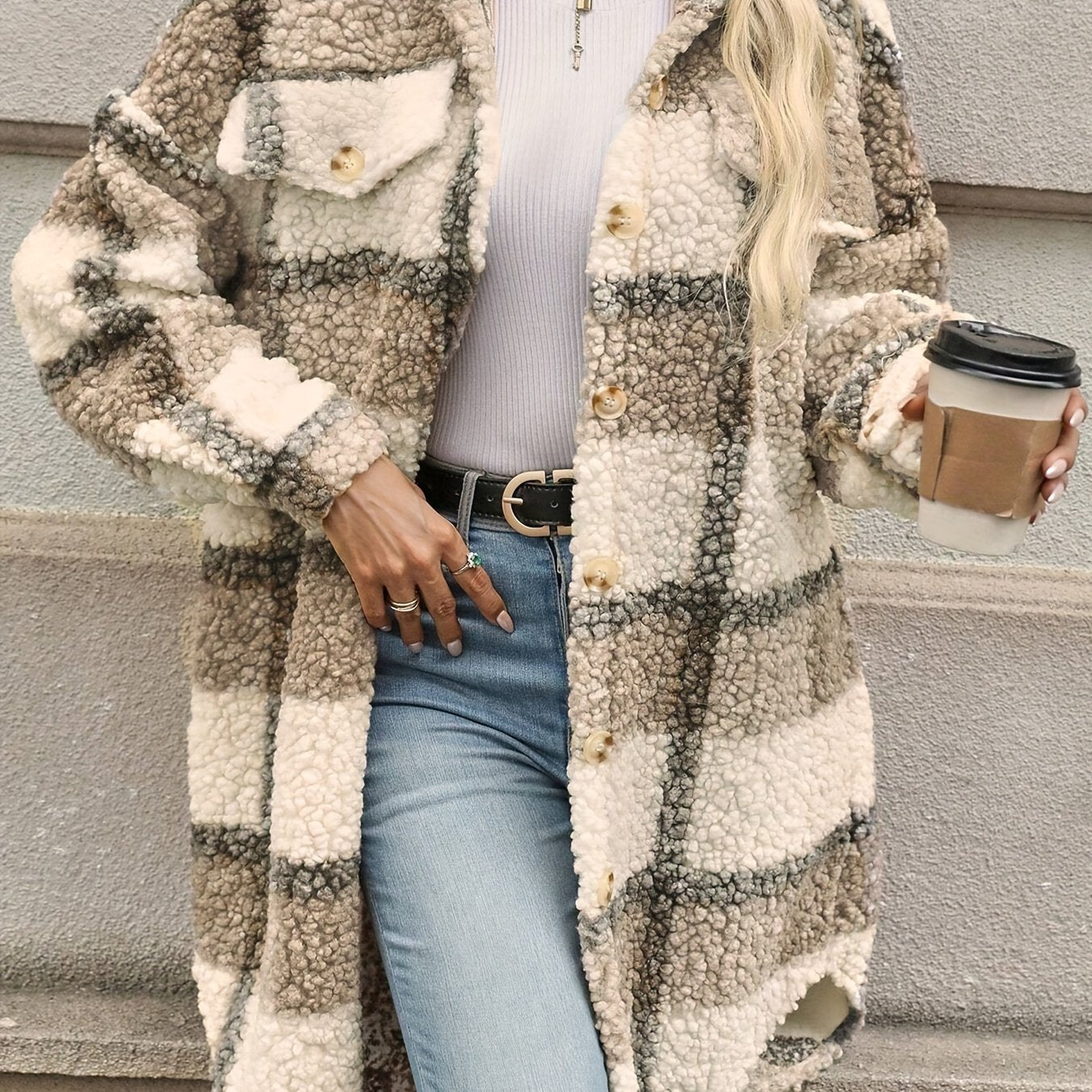 Veste stylée à carreaux et surface duveteuse