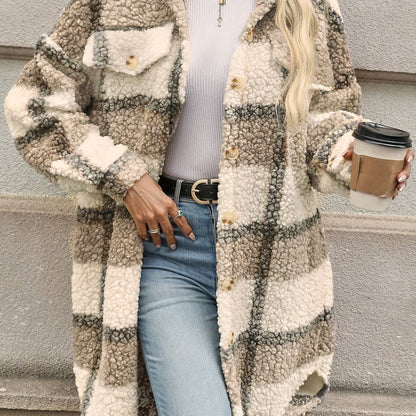 Veste stylée à carreaux et surface duveteuse