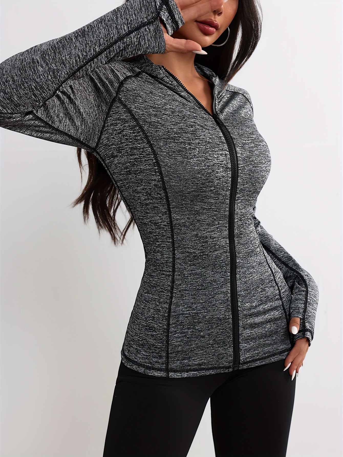 Sportive Jacke mit Kapuze und Kontraststreifen - IdealeKleiden