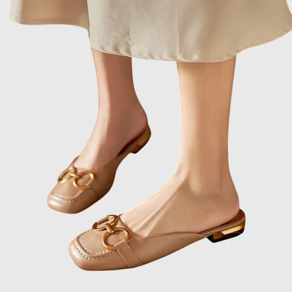 Sandales claquettes femme boucle moderne