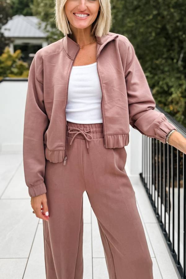 Ensemble veste de sport et pantalon tendance