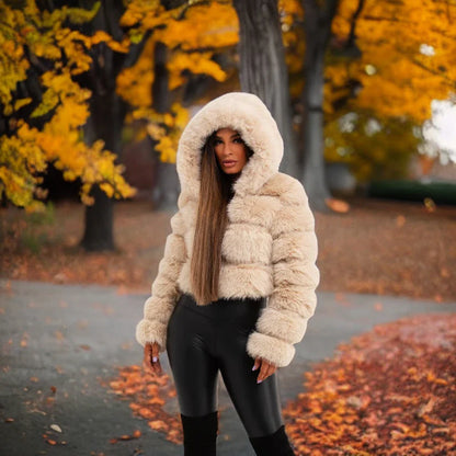 Manteau d'hiver élégant femme moderne
