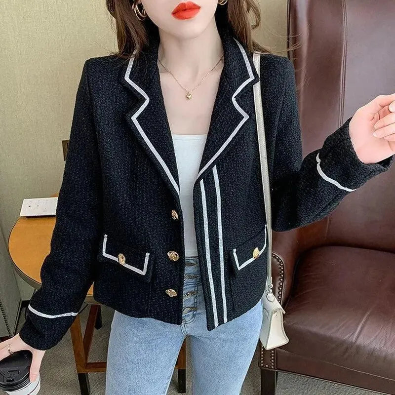 Veste courte en tweed boutonnée élégante pour femme