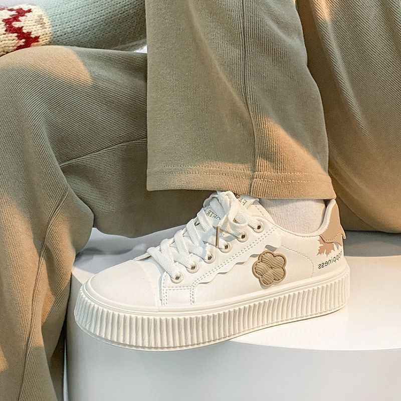 Baskets pour femmes tendance avec motif floral et semelles épaisses