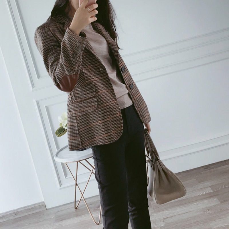 Grauer Blazer mit Metallic-Druck - IdealeKleiden