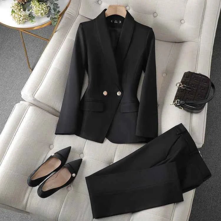 Tailleur-pantalon élégant pour femme