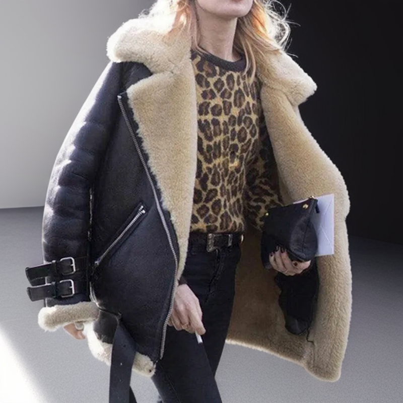 Blouson en cuir élégant pour femme, design tendance