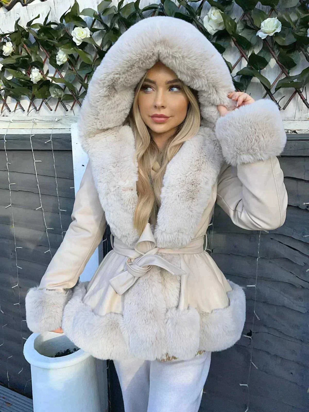 Veste à capuche douce blanche pratique