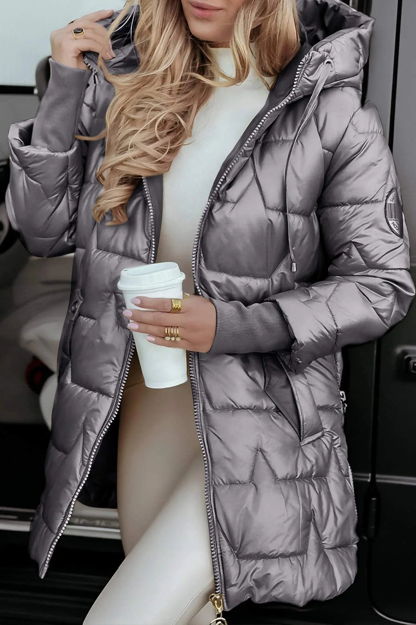 Manteau d'hiver femme classique à capuche