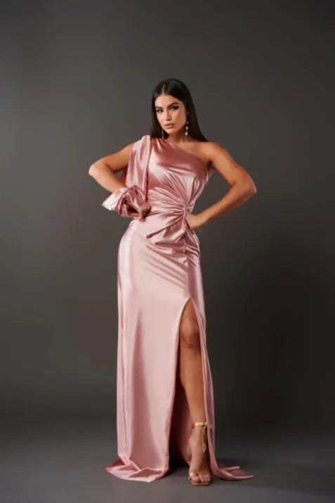 Robe femme élégante, coupe asymétrique (une épaule)