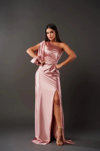 Robe femme élégante, coupe asymétrique (une épaule)