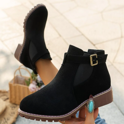 Bottines femme daim boucles talon carré