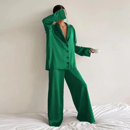 Pyjama en satin pour femme, coupe ample