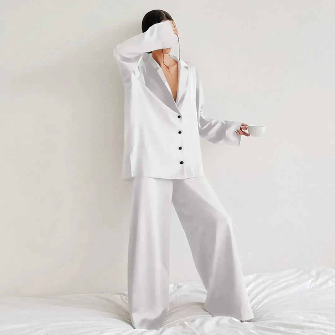 Pyjama en satin pour femme, coupe ample