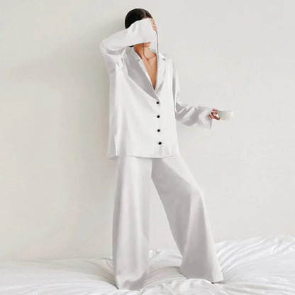 Pyjama en satin pour femme, coupe ample