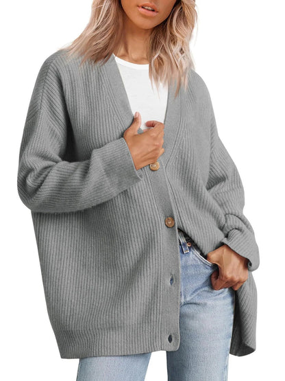 Cardigan grande taille avec côtes généreuses, patte de boutonnage et encolure en V