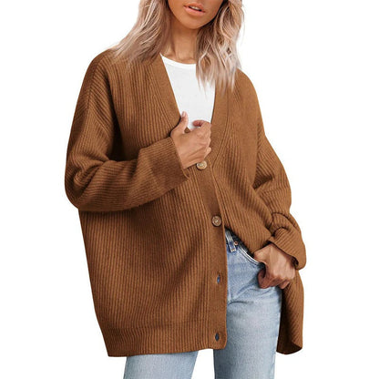 Cardigan grande taille avec côtes généreuses, patte de boutonnage et encolure en V