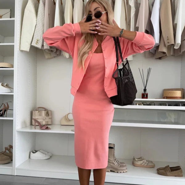 Cardigan élégant avec robe sans manches à boutons