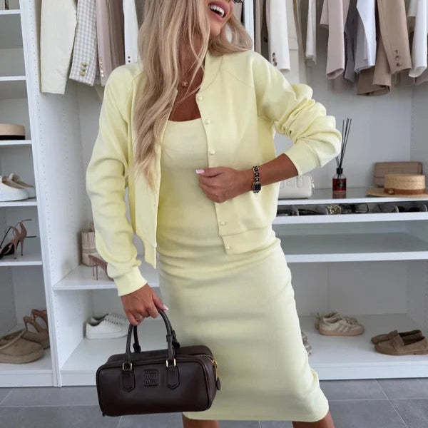 Cardigan élégant avec robe sans manches à boutons