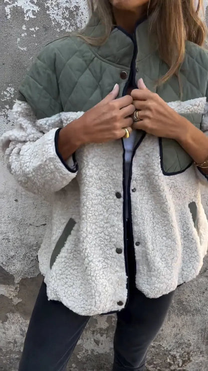 Manteau élégant en laine d'agneau, col montant, coupe oversize