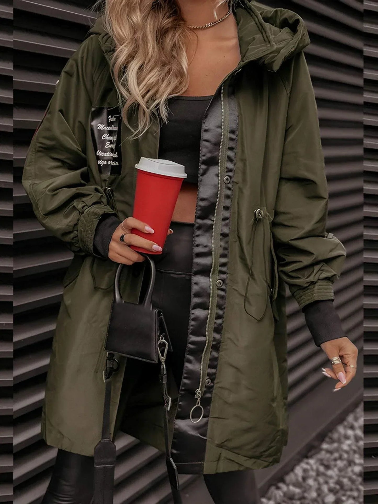Veste stylée avec capuche Design moderne
