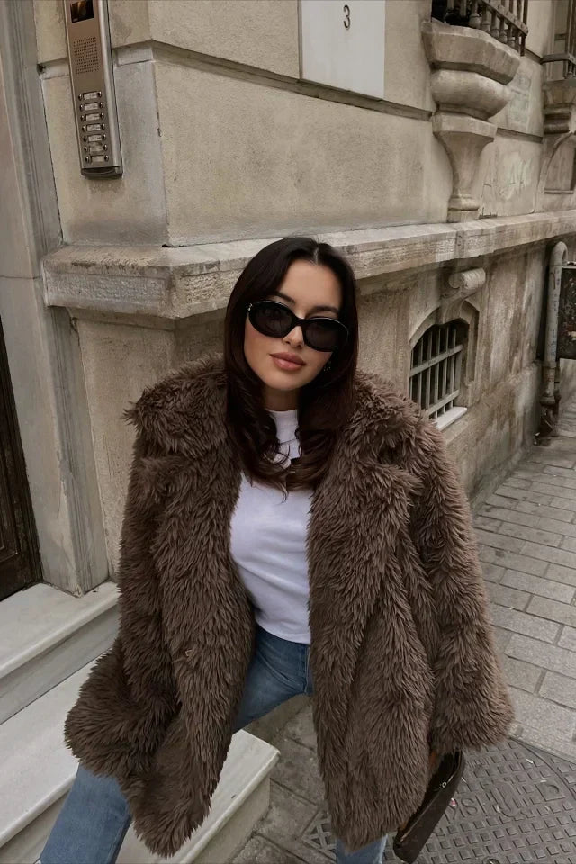 Manteau en peluche doux brun aspect fourrure