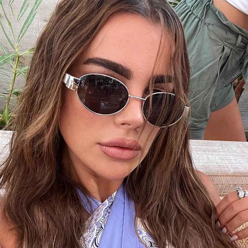 Livia - Elegante Sonnenbrille Oval Silber Akzent - IdealeKleiden
