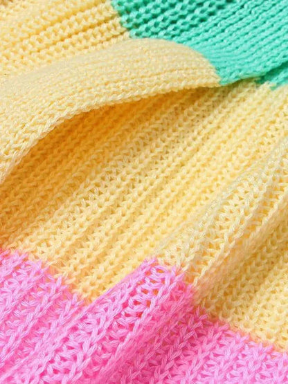Gilet tricoté coloré avec des rayures contrastantes