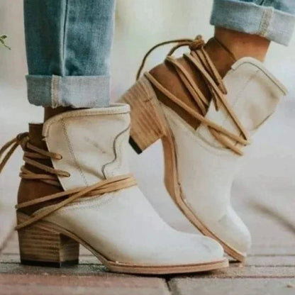 Bottes en cuir élégantes pour femmes au design moderne