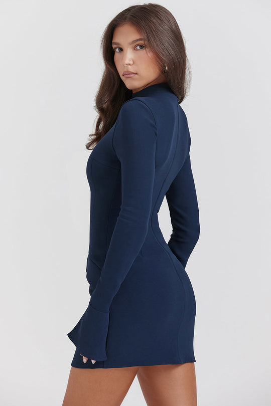Elegantes Minikleid Mit Glockenärmeln - IdealeKleiden