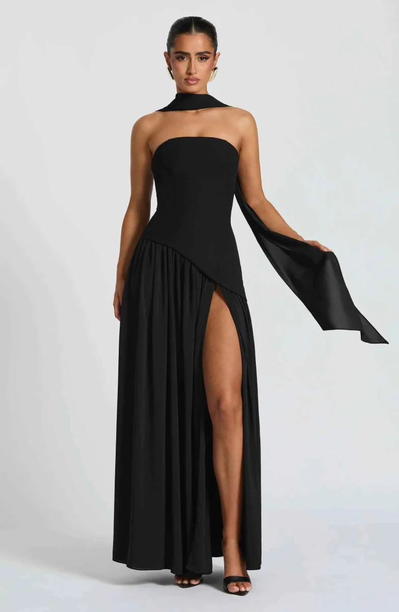 Langes Frauenkleid mit Beinschlitz und Faltenstoff - IdealeKleiden