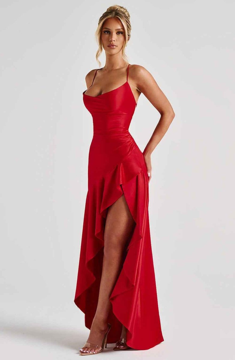Robe longue à volants et au style féminin