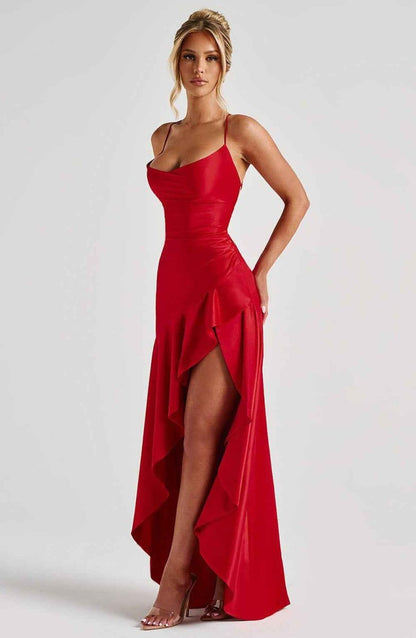 Robe longue à volants et au style féminin