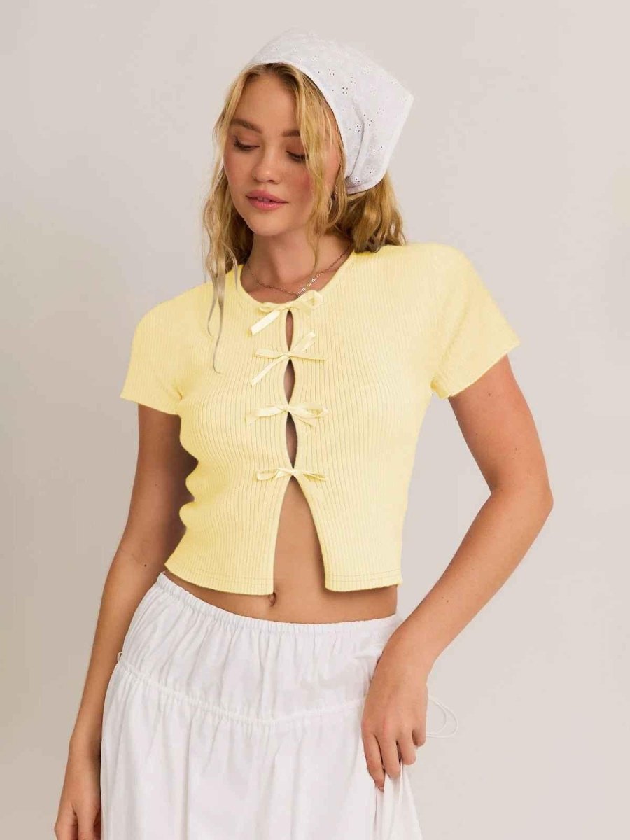 Haut court à manches courtes avec liens en satin pour femme