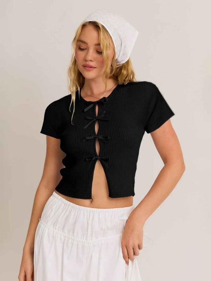Haut court à manches courtes avec liens en satin pour femme