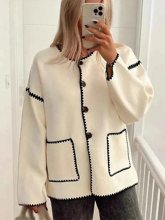 Damen Strickjacke Modern mit Knöpfen und Kontrastnähten - IdealeKleiden