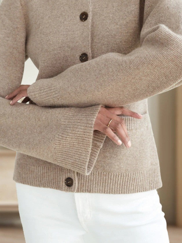 Pull classique à manches longues et boutons pour femme